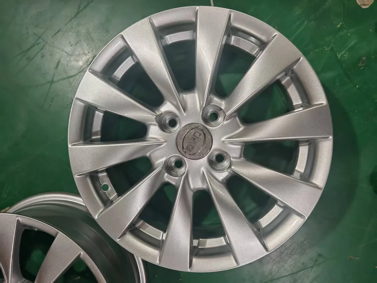 Juego de 4 Rines 15" Aleación de Aluminio | 15x5.0J 4x100 Plata Silver | Modelos M3659 / M3684