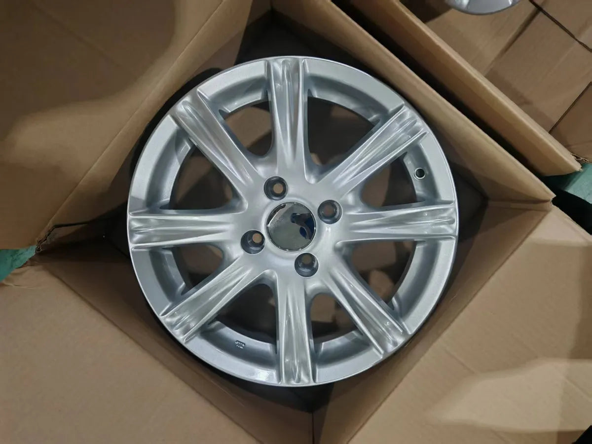 Juego de 4 Rines 15" Aleación de Aluminio | 15x5.0J 4x100 Plata Silver | Modelos M3659 / M3684