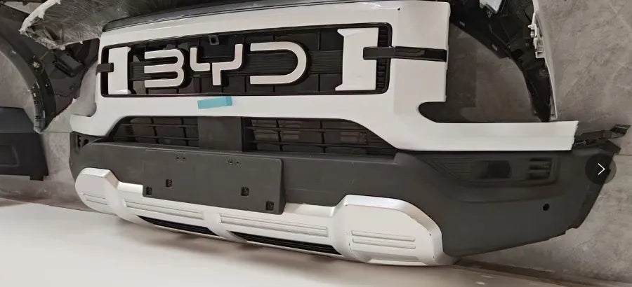 Emblema De Letras Frontal Byd Shark Negro